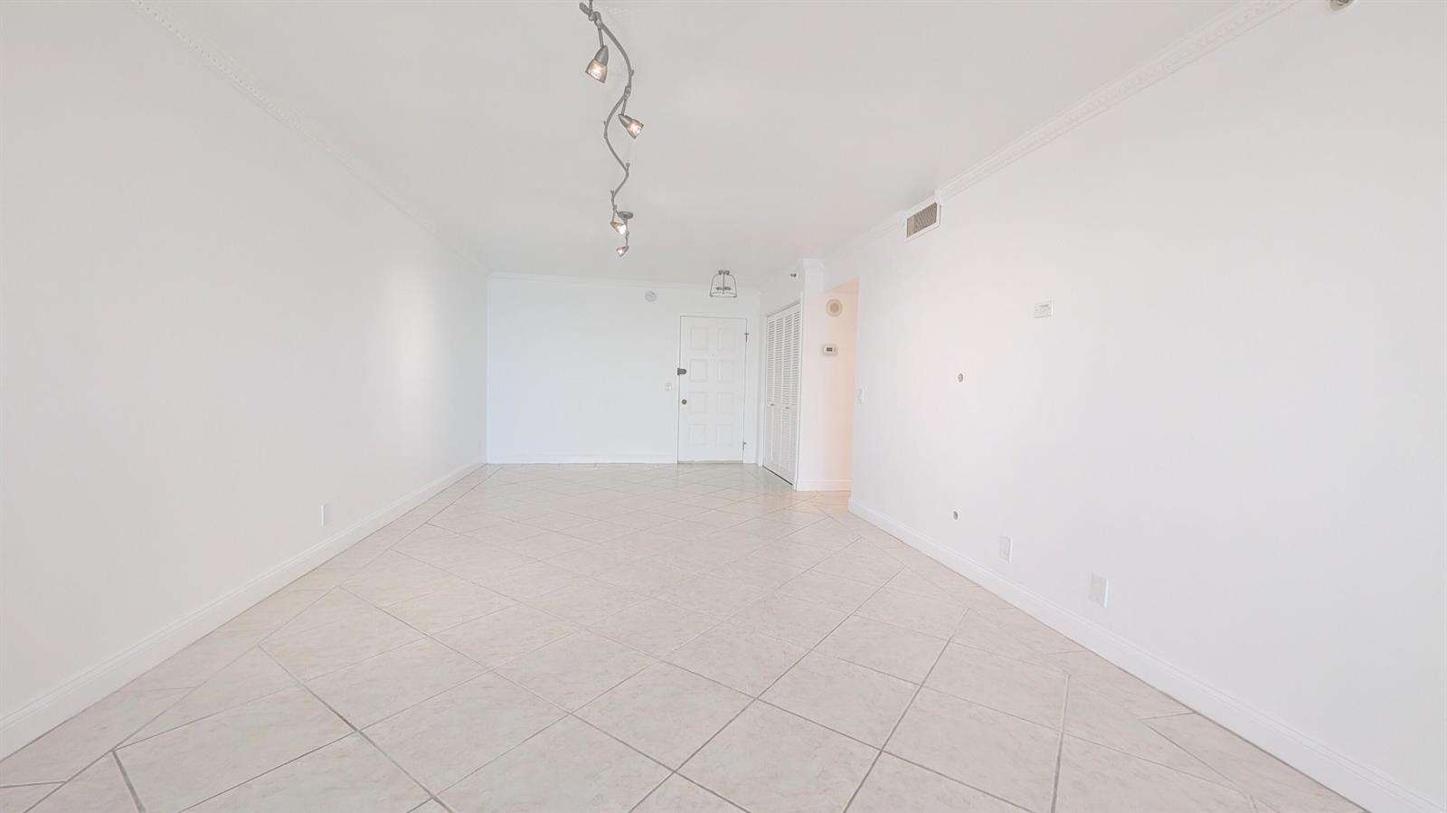 Lake Emerald Condominium No Four | Unit #810 Unit #810 | Picture 9