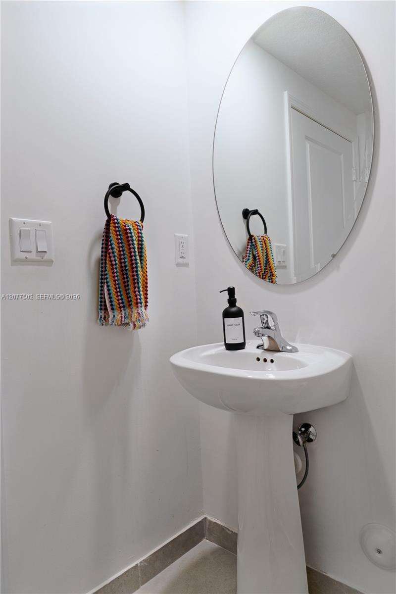 Kendall Assemblage South | N/A N/A | Picture 24