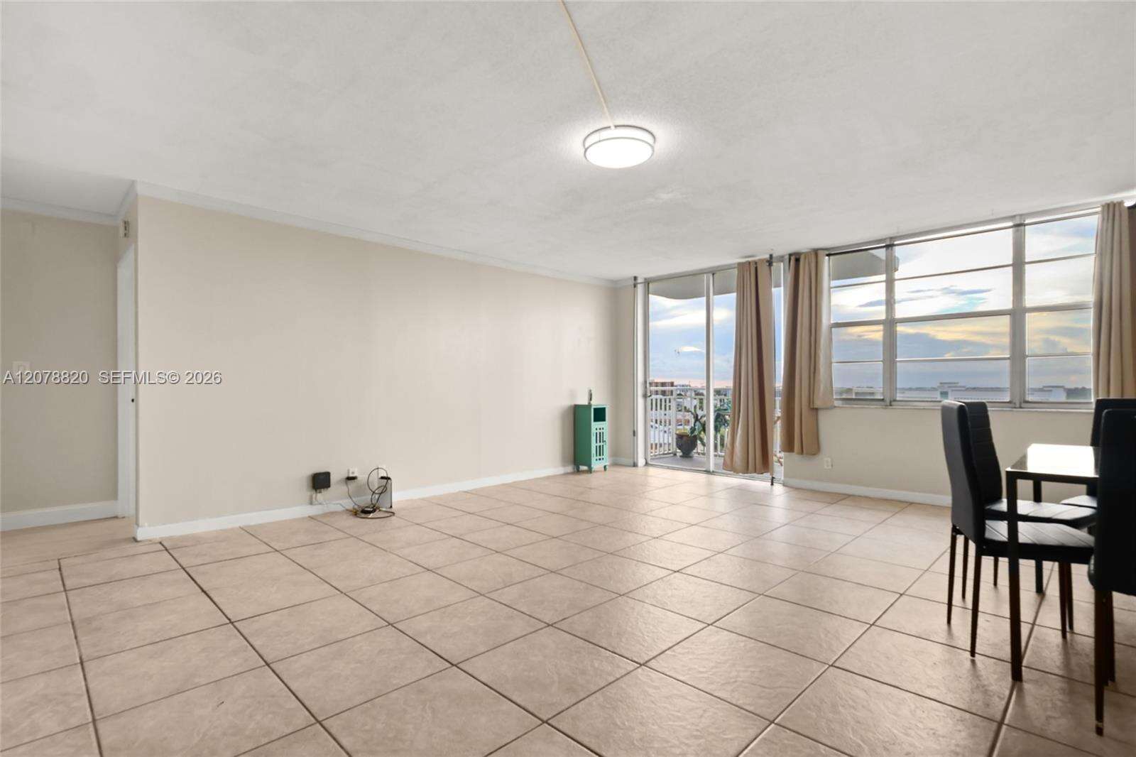 Bayview Towers Condo South Bldg | Unit #A1010 Unit #A1010 | Picture 2