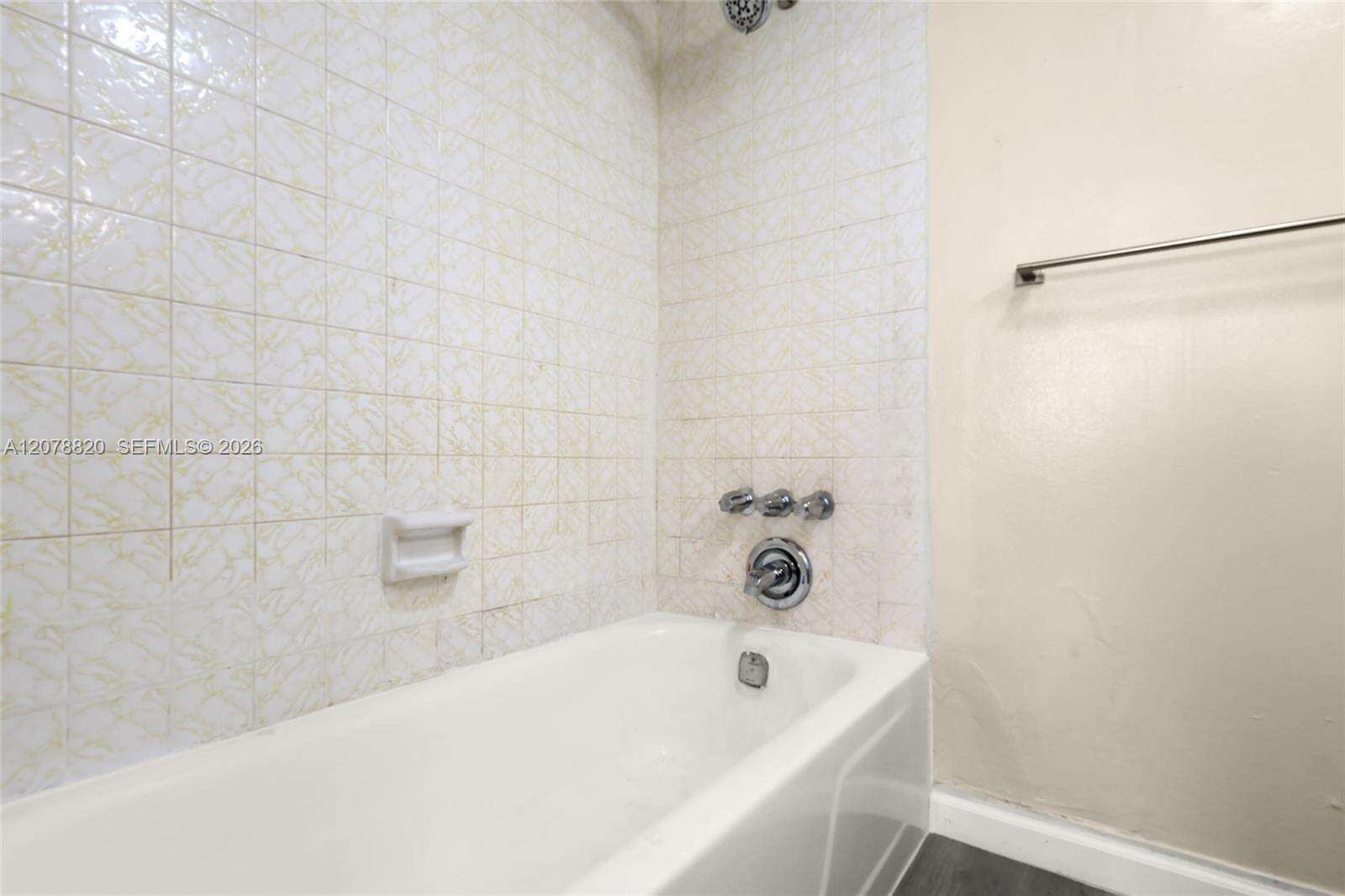 Bayview Towers Condo South Bldg | Unit #A1010 Unit #A1010 | Picture 17