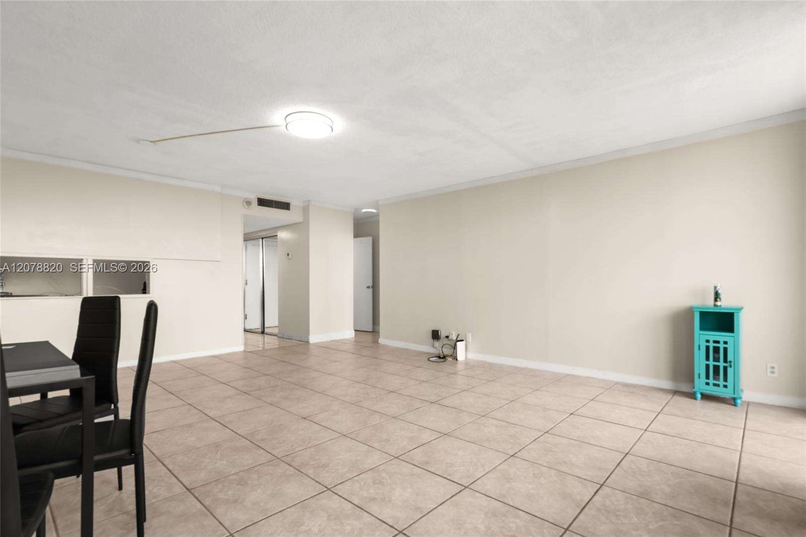 Bayview Towers Condo South Bldg | Unit #A1010 Unit #A1010 | Picture 3