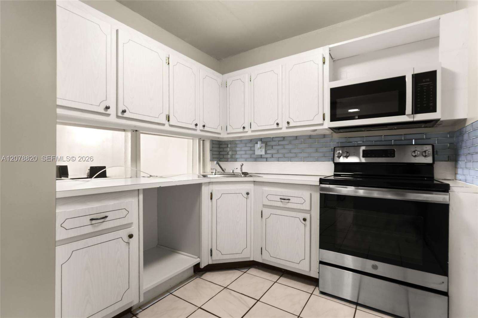 Bayview Towers Condo South Bldg | Unit #A1010 Unit #A1010 | Picture 6