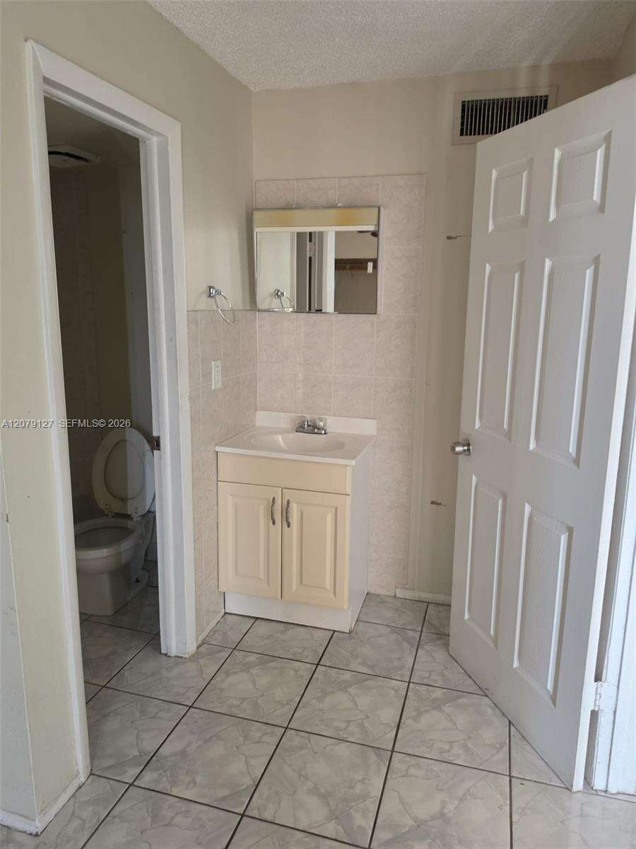Point South | Unit #356-12 Unit #356-12 | Picture 4