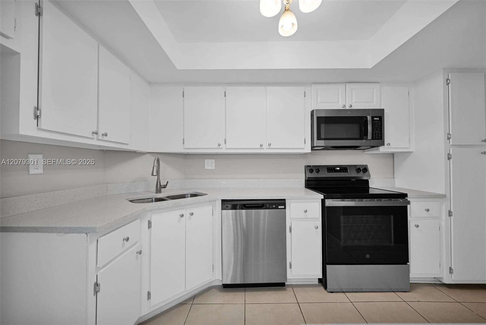 Lake Point Tower Condominium | Unit #109 Unit #109 | Picture 12