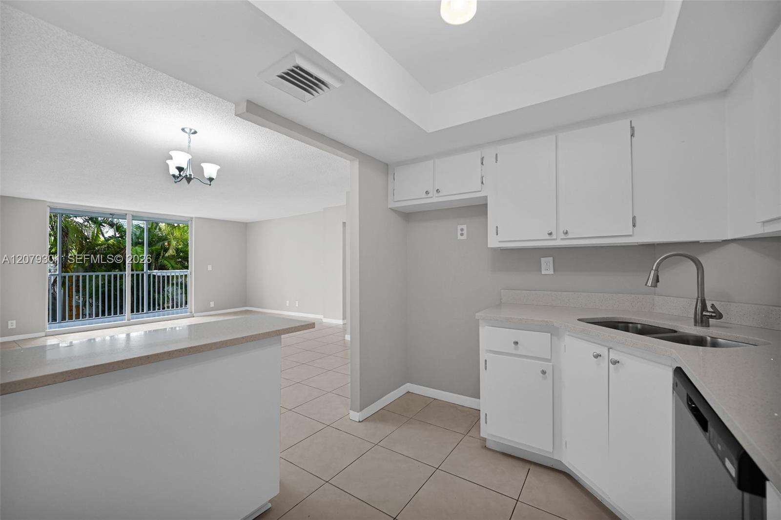 Lake Point Tower Condominium | Unit #109 Unit #109 | Picture 13