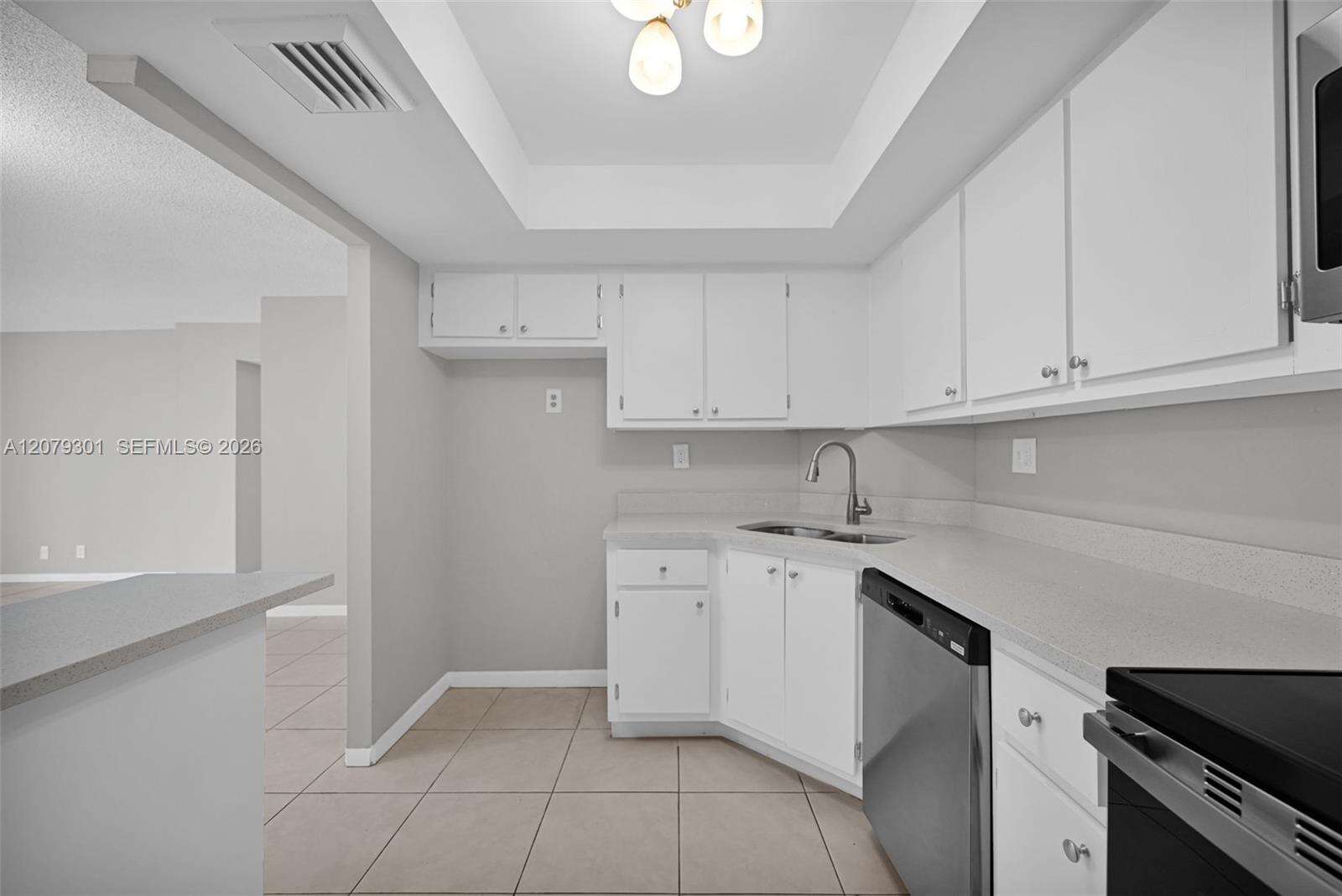 Lake Point Tower Condominium | Unit #109 Unit #109 | Picture 14