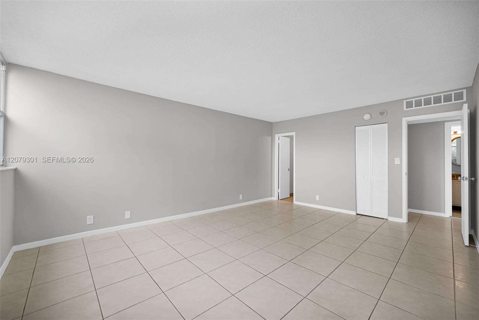 Lake Point Tower Condominium | Unit #109 Unit #109 | Picture 17