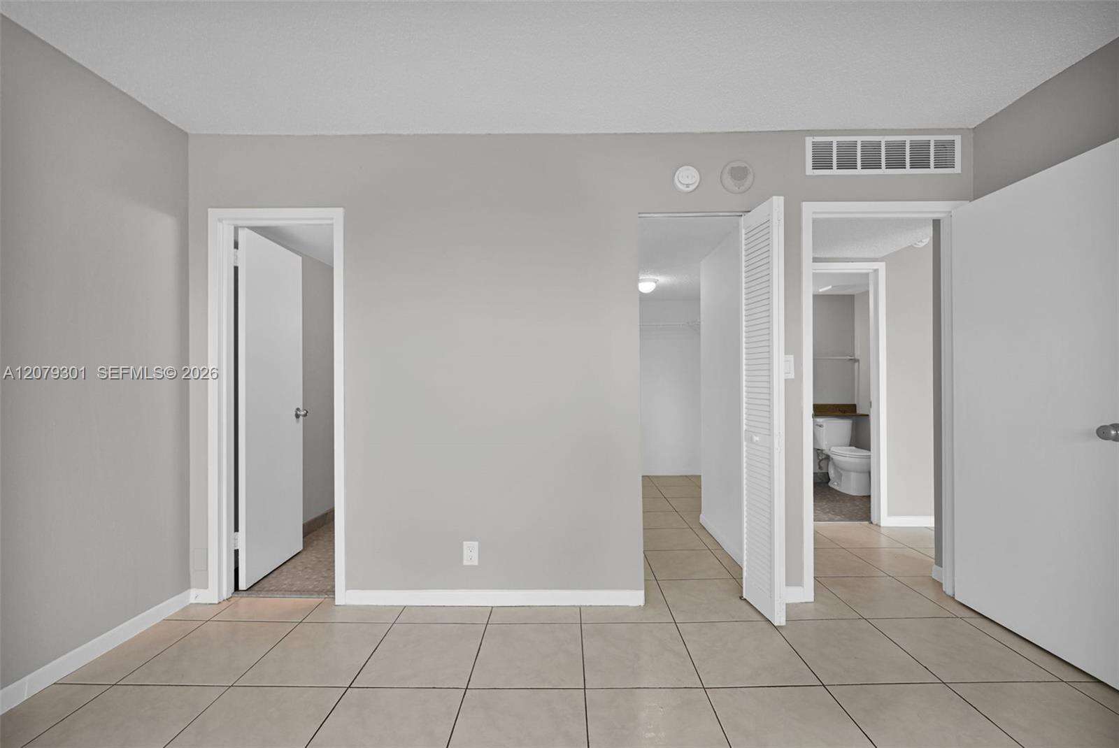 Lake Point Tower Condominium | Unit #109 Unit #109 | Picture 18