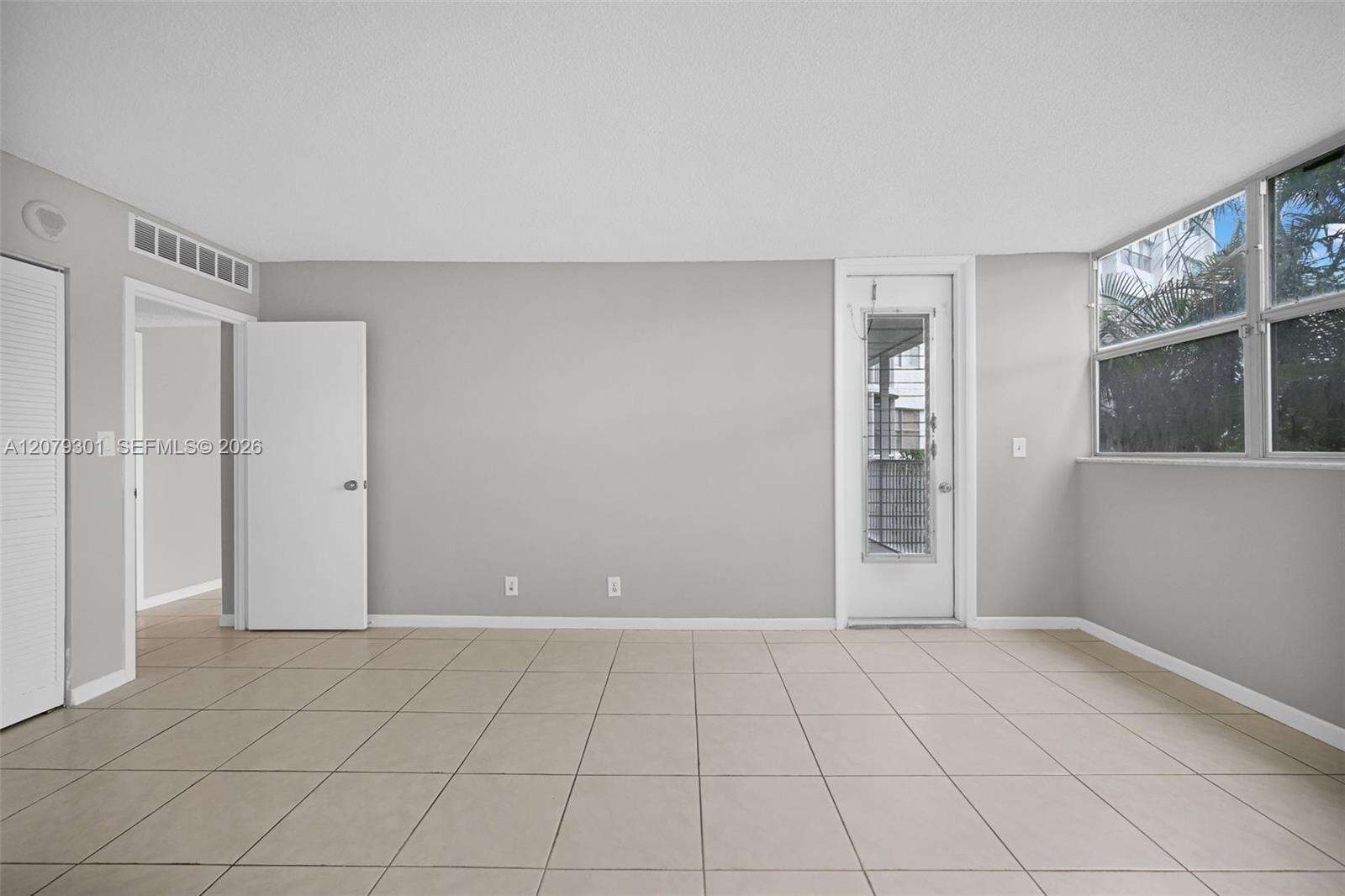 Lake Point Tower Condominium | Unit #109 Unit #109 | Picture 20