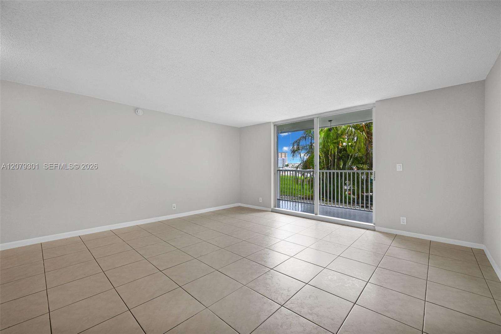 Lake Point Tower Condominium | Unit #109 Unit #109 | Picture 5