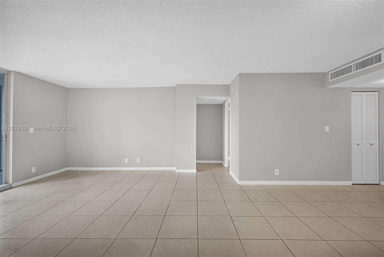Lake Point Tower Condominium | Unit #109 Unit #109 | Picture 9