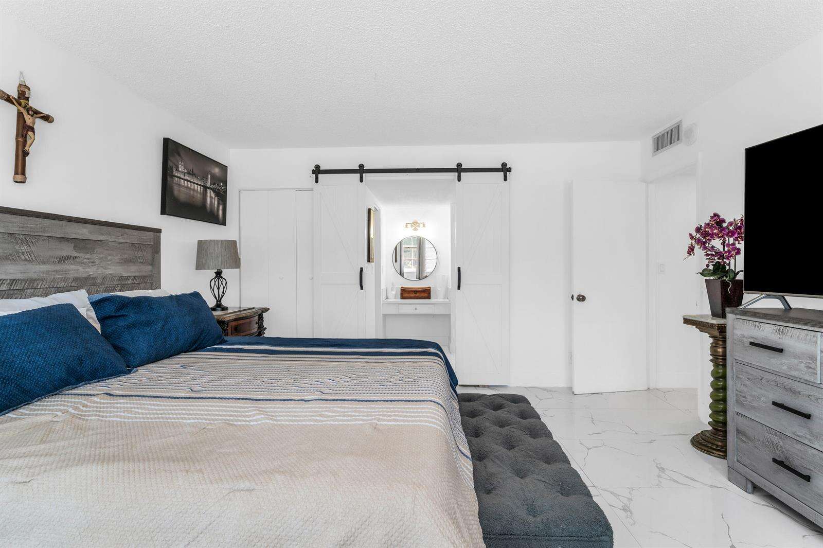 Bayview Towers Condo North Bldg | Unit #C204 Unit #C204 | Picture 12