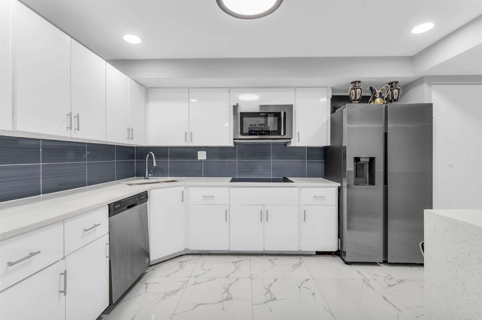 Bayview Towers Condo North Bldg | Unit #C204 Unit #C204 | Picture 8
