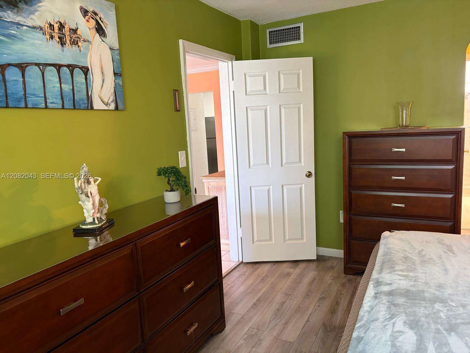 Point East Sec Ii Condominium | Unit #F207 Unit #F207 | Picture 10
