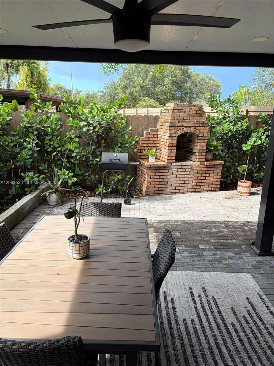 Briar Bay Townhouse Ests | N/A N/A | Picture 2