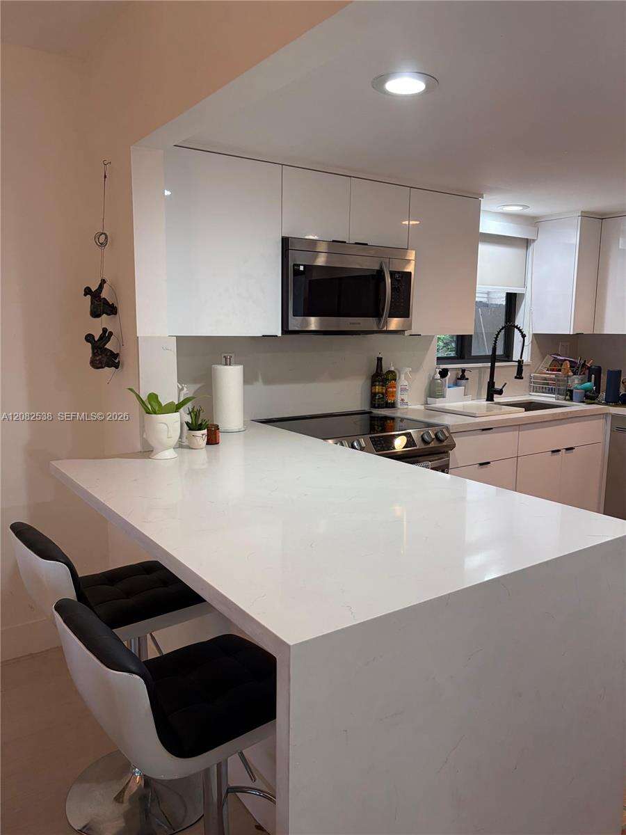Briar Bay Townhouse Ests | N/A N/A | Picture 8