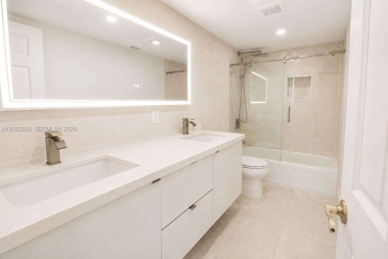 Commodore Plaza Condo Tower Bldg | Unit #PH05 Unit #PH05 | Picture 14