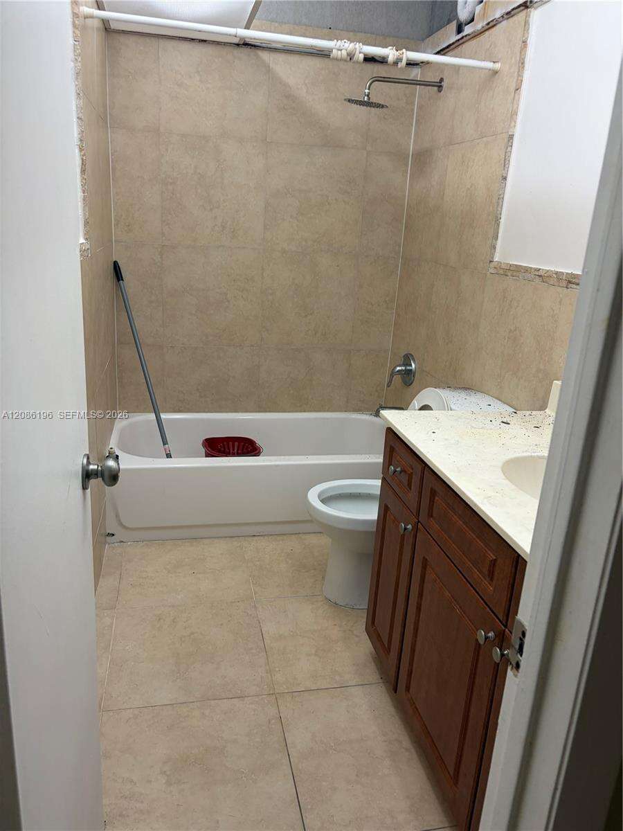Samari Lake East | Unit #1327 Unit #1327 | Picture 9