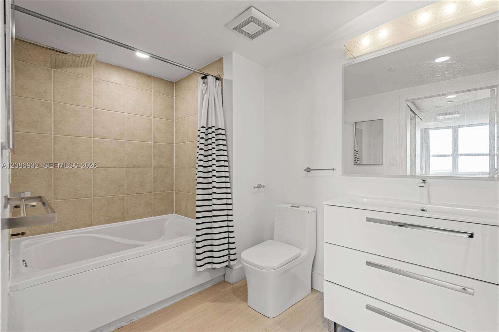 Turnberry On The Green | Unit #1508 Unit #1508 | Picture 24