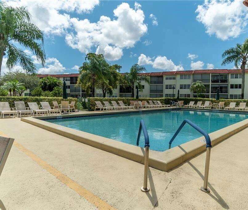 Hollybrook Golf And Tennis Club | Unit #302 Unit #302 | Picture 23