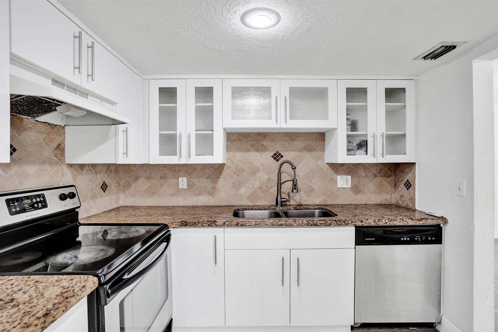 Oriole Golf Tennis Club Sec 3 78 22 B That Pt Of Par B | Unit #H Unit #H | Picture 8