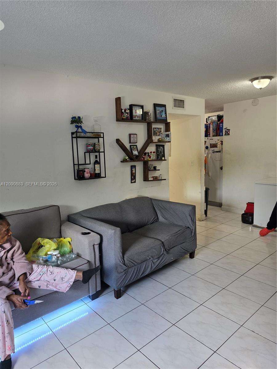 Hialeah | Unit #206 Unit #206 | Picture 2