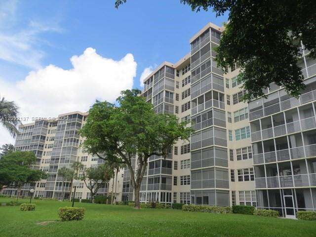 No 117 Palm Aire Country Club Apts | Unit #708 Unit #708 | Picture 2