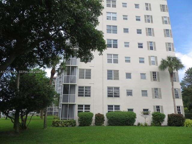 No 117 Palm Aire Country Club Apts | Unit #708 Unit #708 | Picture 3