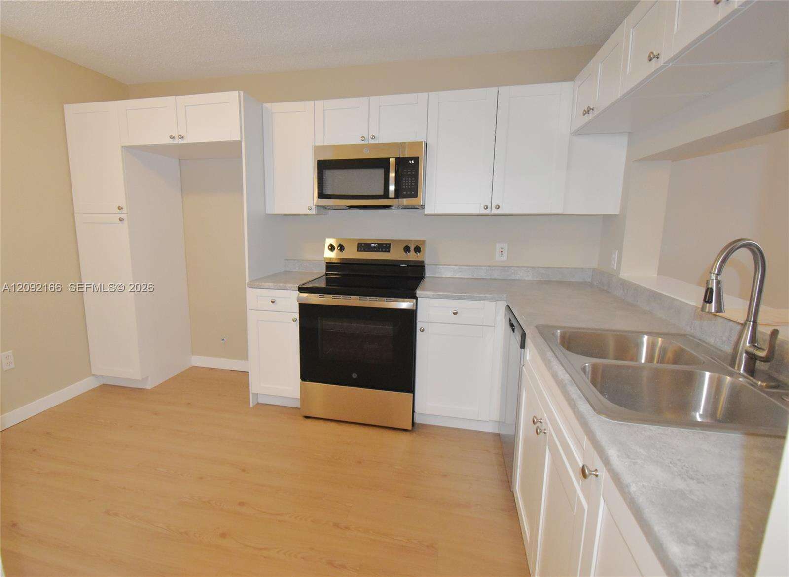 Sunrise Lakes 167 | Unit #405 Unit #405 | Picture 2