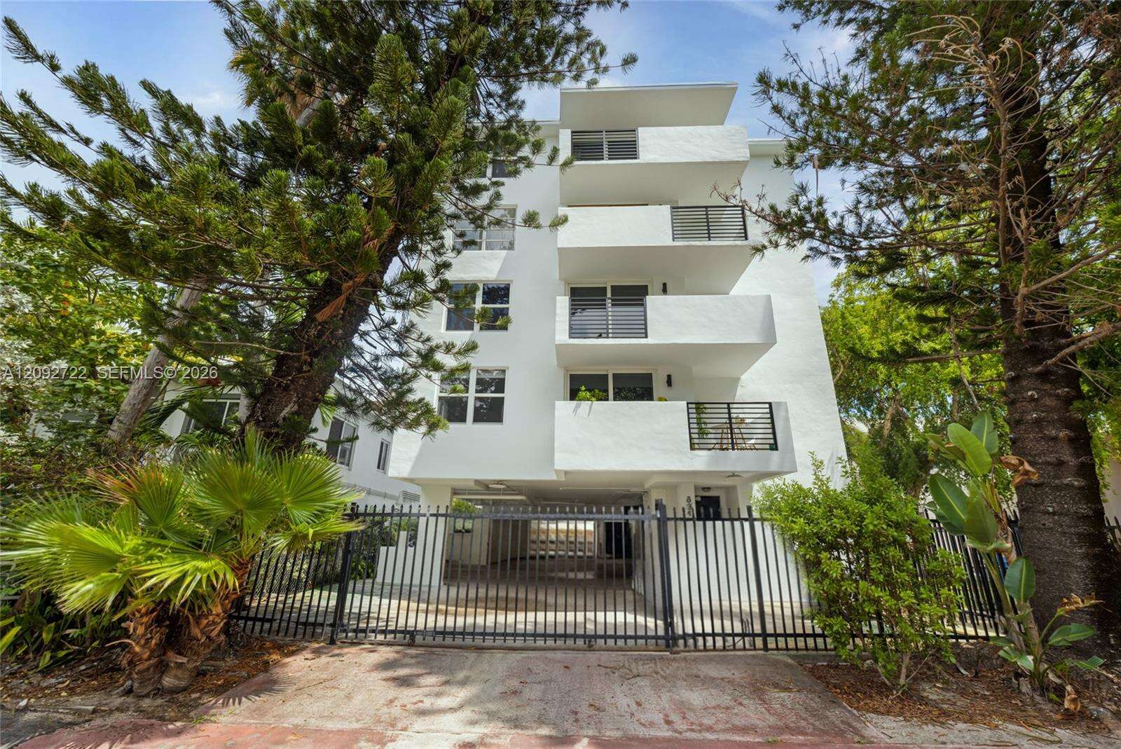 Jefferson South Shore Condo Assn | Unit #304 Unit #304 | Picture 1