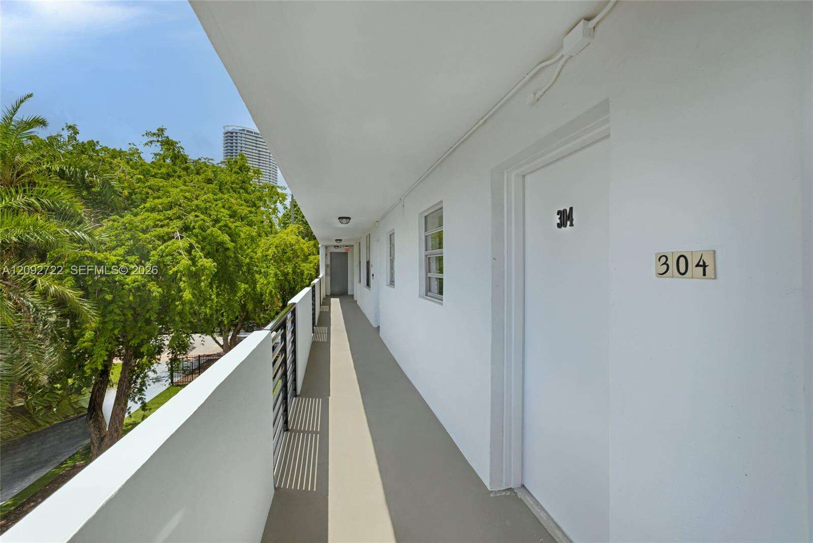 Jefferson South Shore Condo Assn | Unit #304 Unit #304 | Picture 2