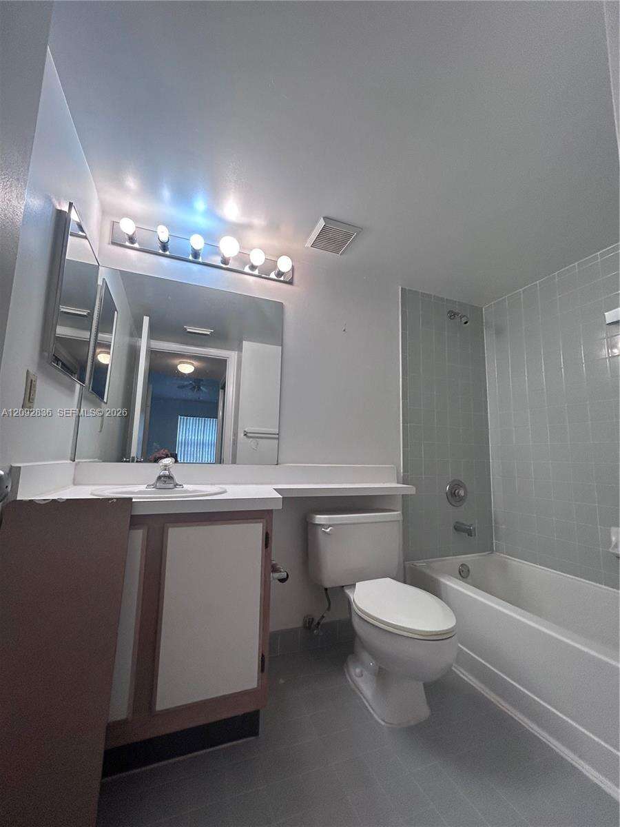 Lakeview Club | Unit #202 Unit #202 | Picture 12