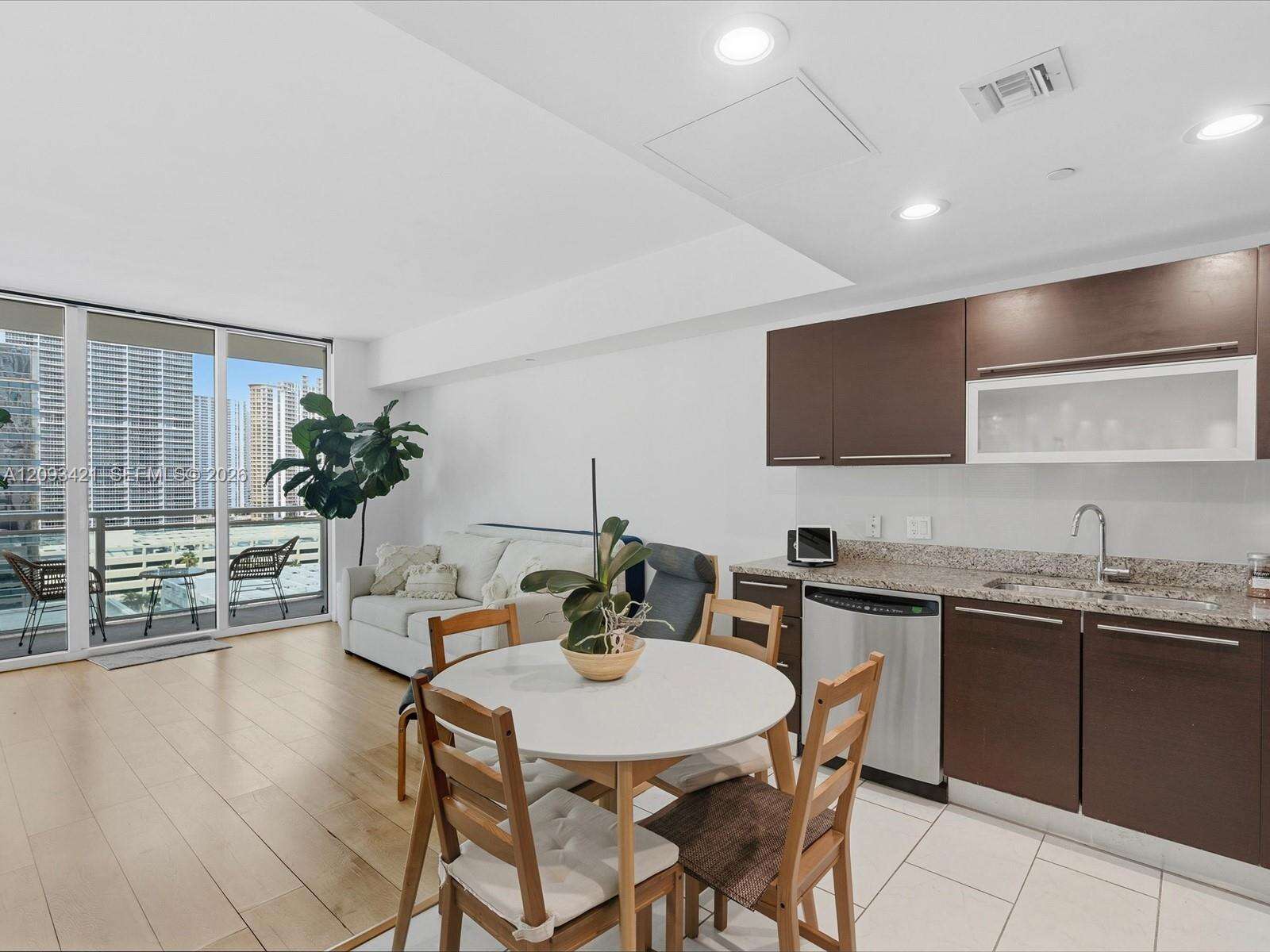 The Plaza 851 Brickell | Unit #1208 Unit #1208 | Picture 4