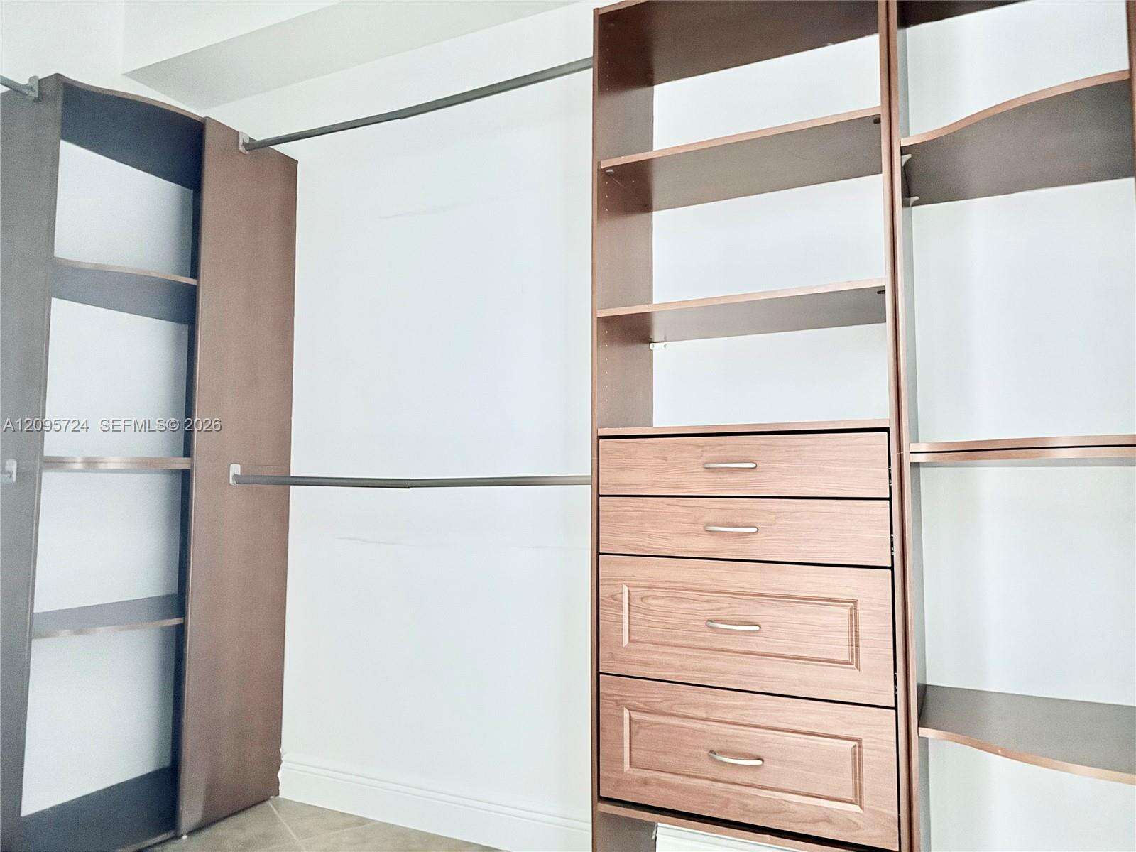 Turnberry Village So Tower | Unit #216 Unit #216 | Picture 5