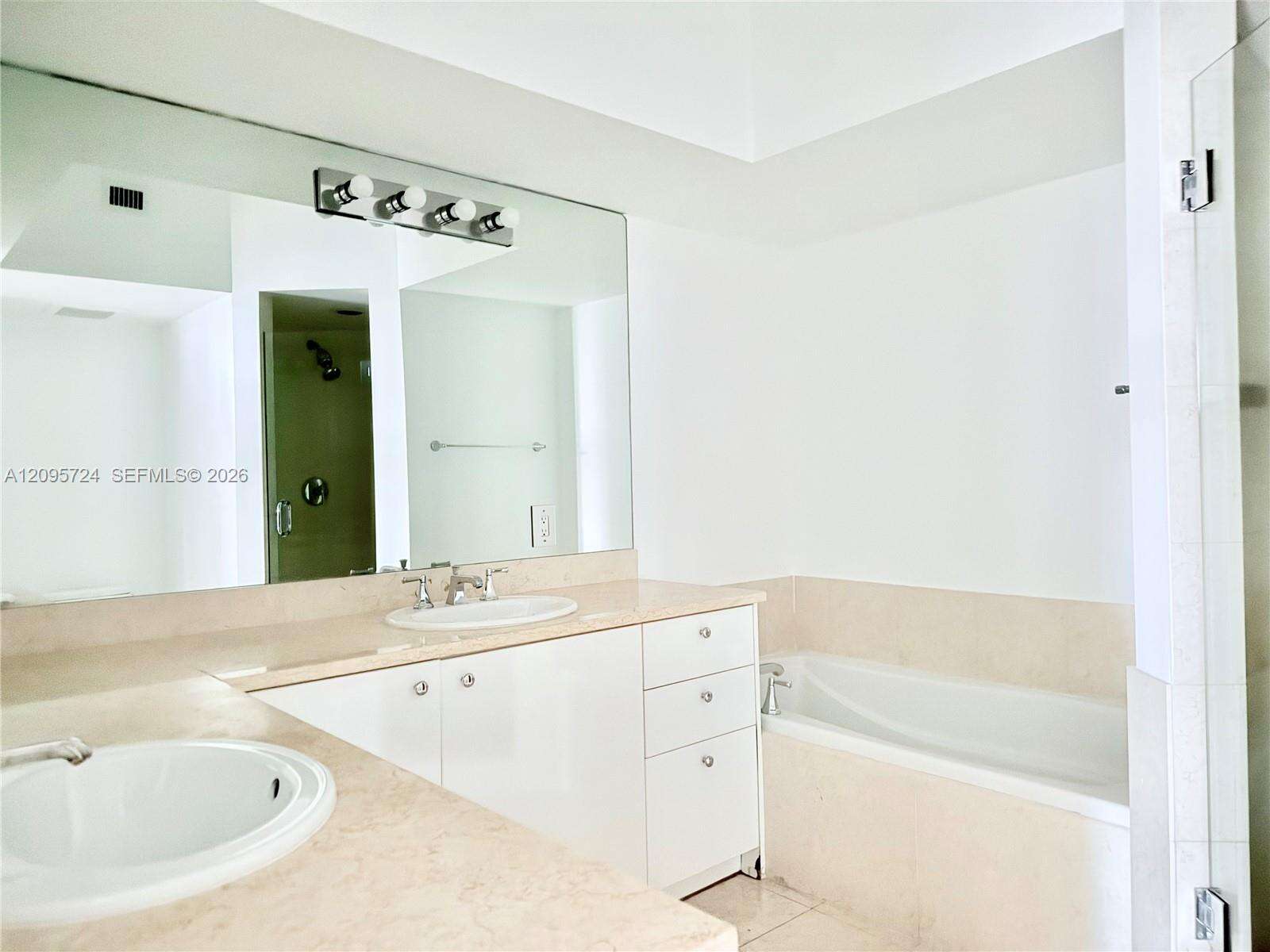 Turnberry Village So Tower | Unit #216 Unit #216 | Picture 6