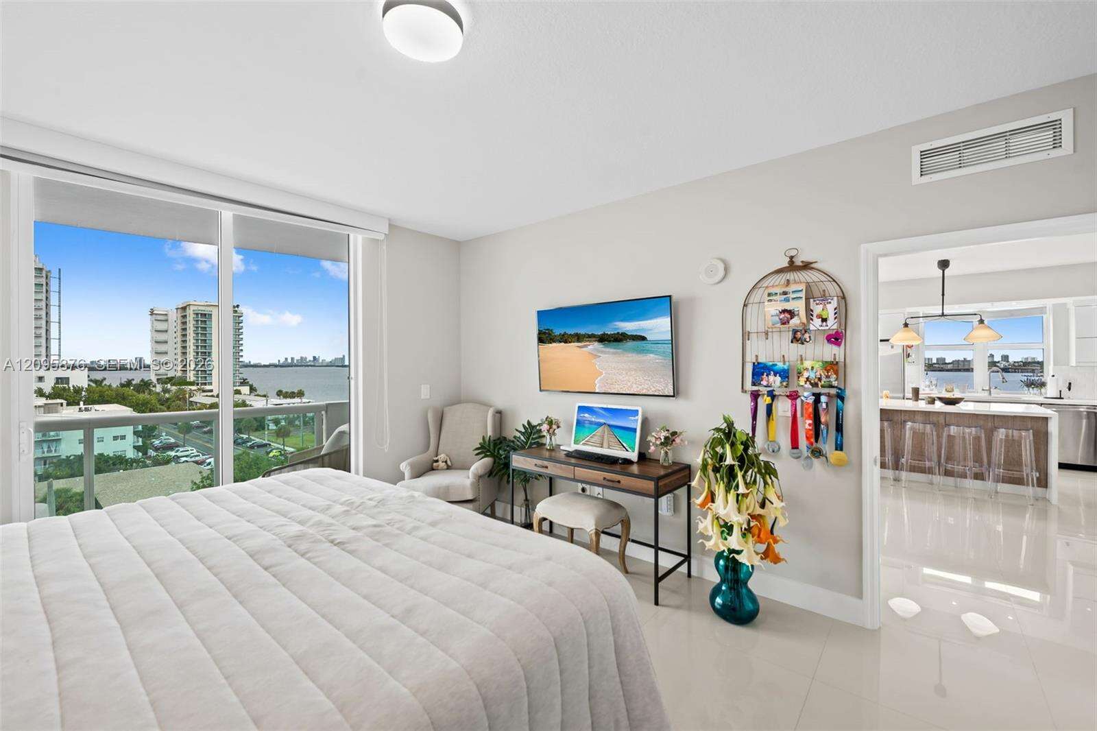 360 Condo B | Unit #706B Unit #706B | Picture 12