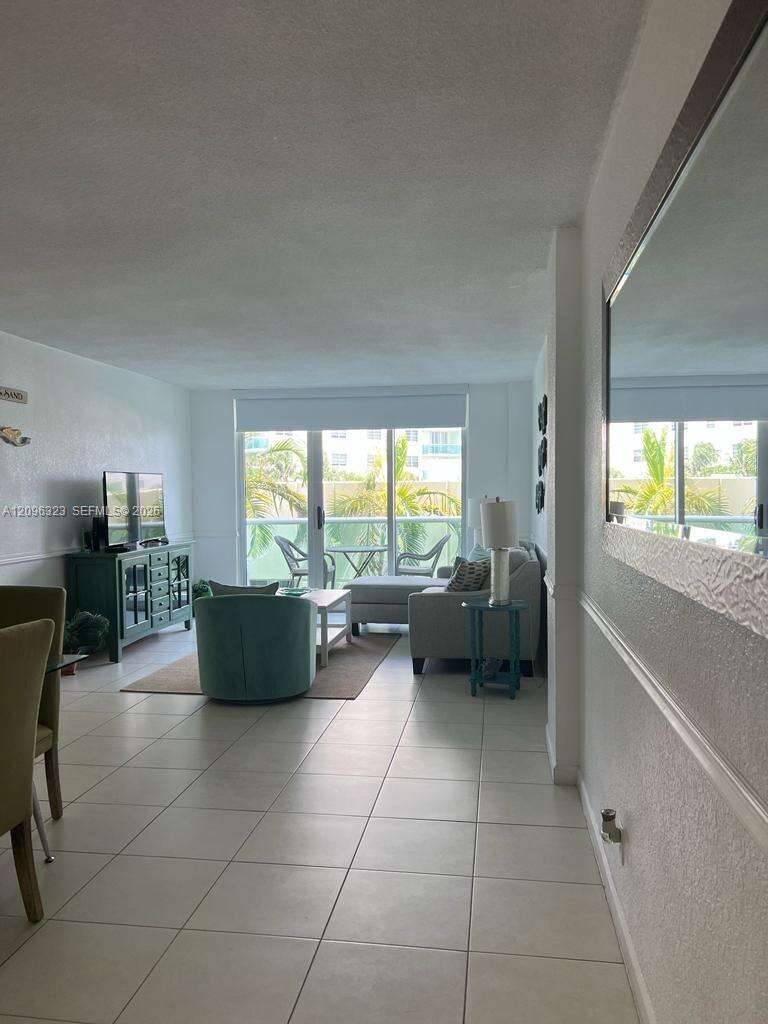 Tides On Hollywood Beach | Unit #3A Unit #3A | Picture 6