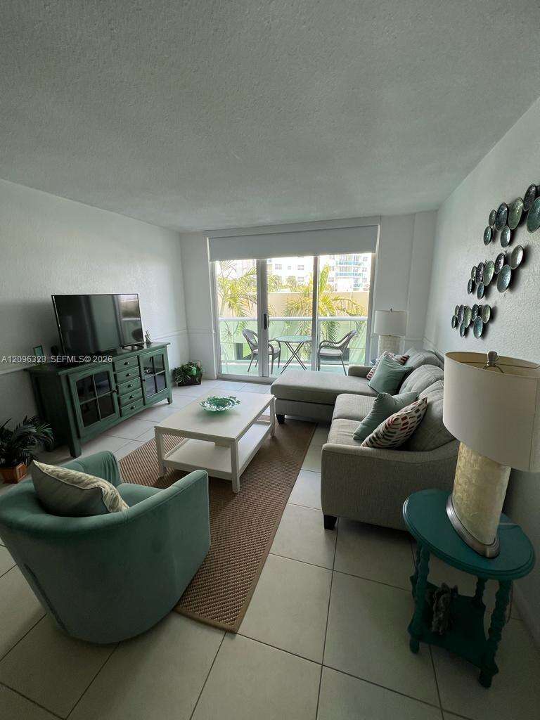 Tides On Hollywood Beach | Unit #3A Unit #3A | Picture 8