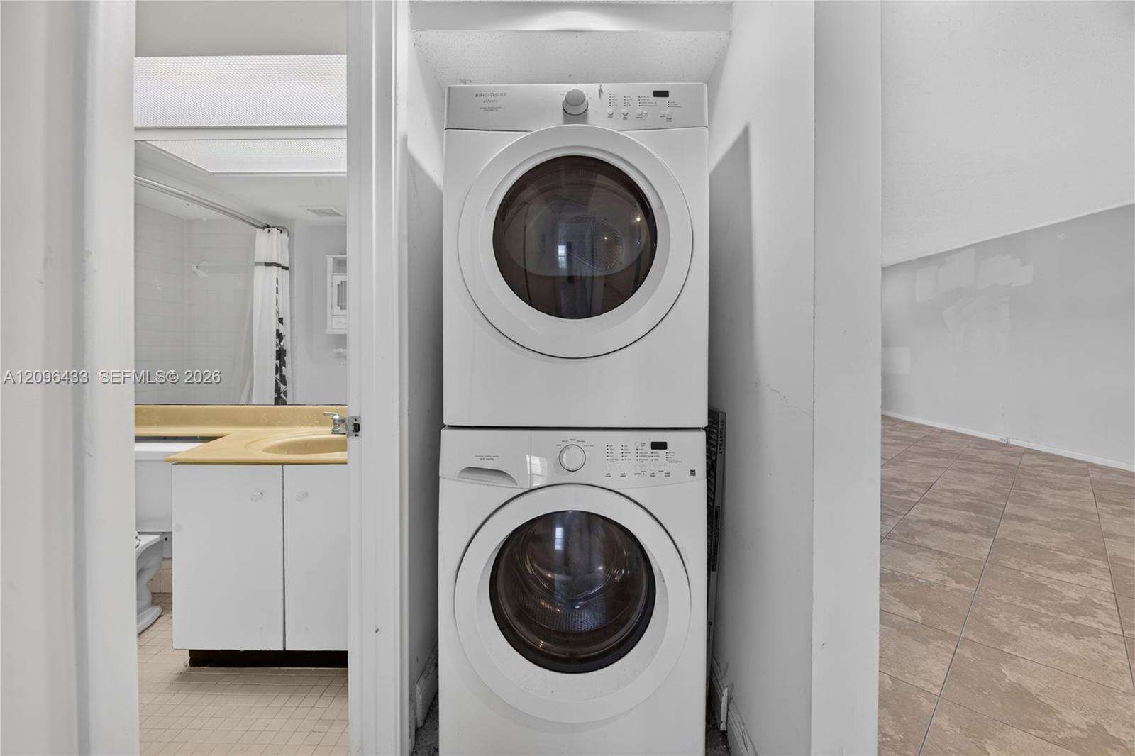 Cambridge At Century Village Condo Iv | Unit #405H Unit #405H | Picture 18