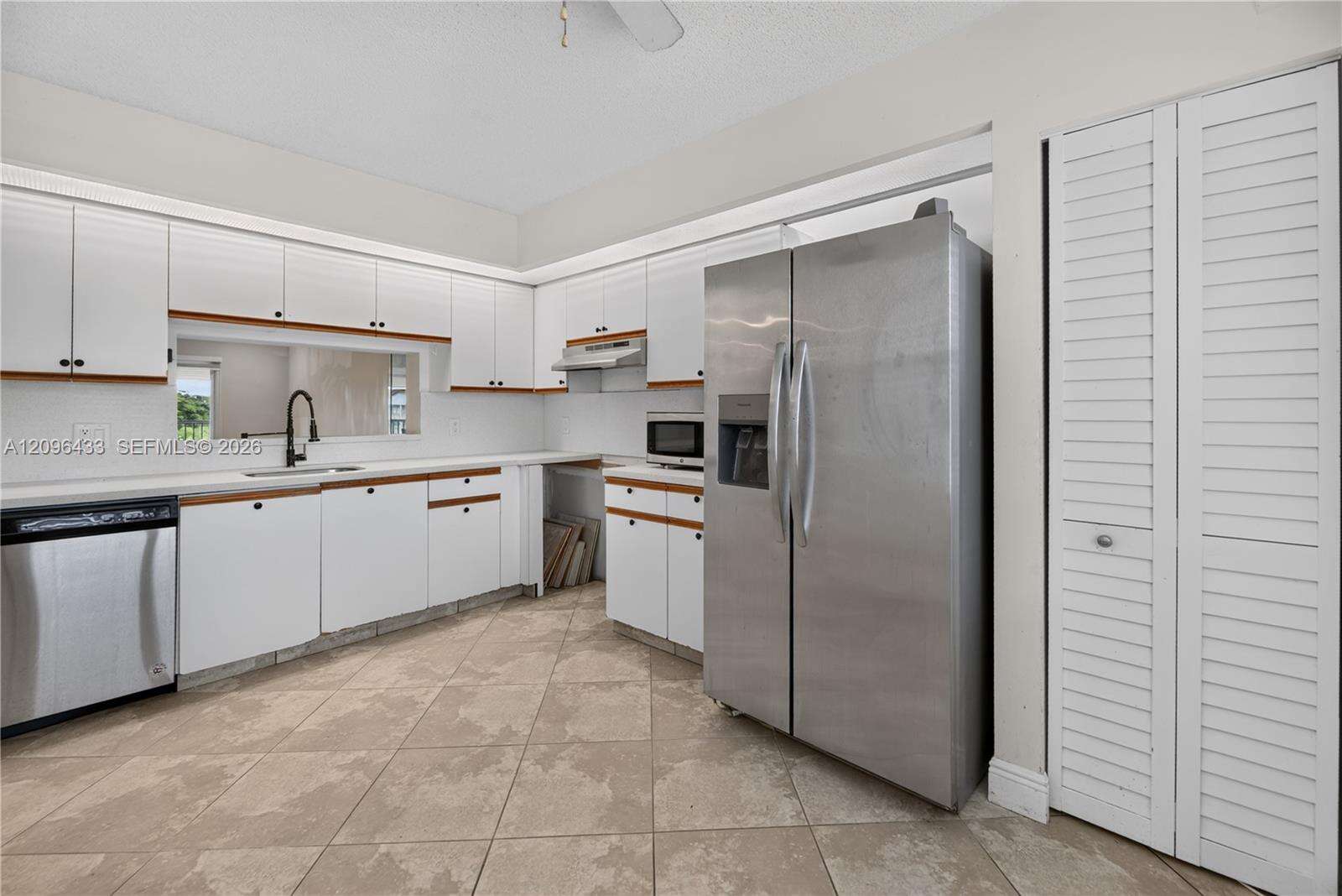 Cambridge At Century Village Condo Iv | Unit #405H Unit #405H | Picture 3