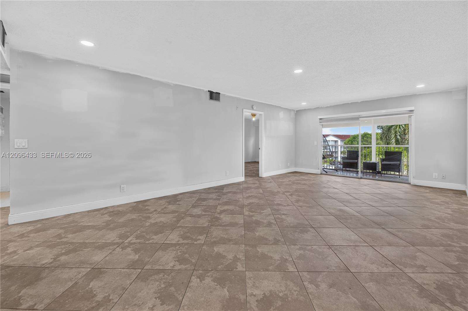 Cambridge At Century Village Condo Iv | Unit #405H Unit #405H | Picture 5
