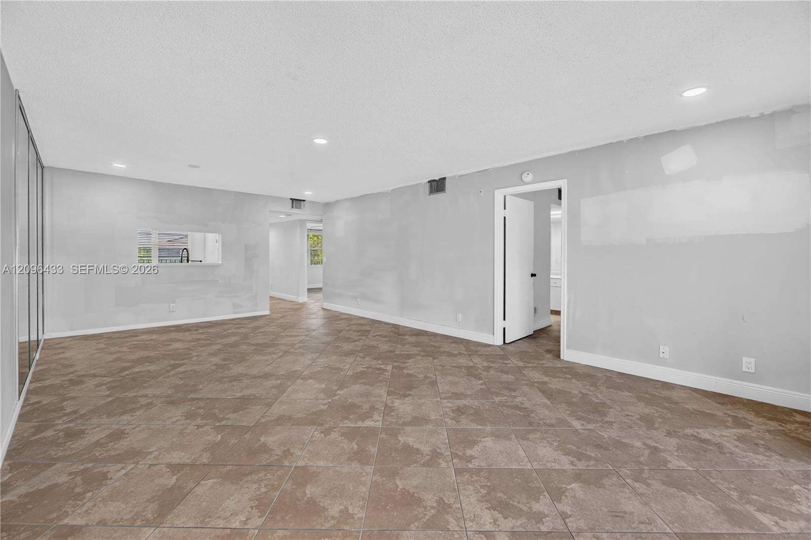 Cambridge At Century Village Condo Iv | Unit #405H Unit #405H | Picture 6
