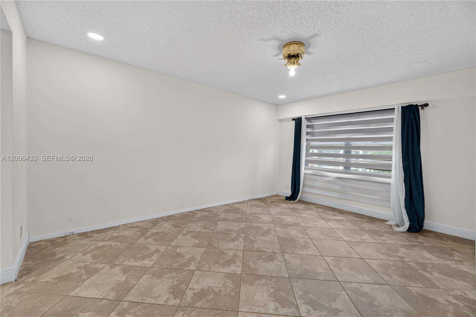 Cambridge At Century Village Condo Iv | Unit #405H Unit #405H | Picture 8