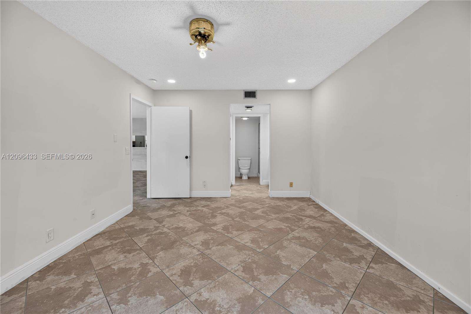 Cambridge At Century Village Condo Iv | Unit #405H Unit #405H | Picture 9
