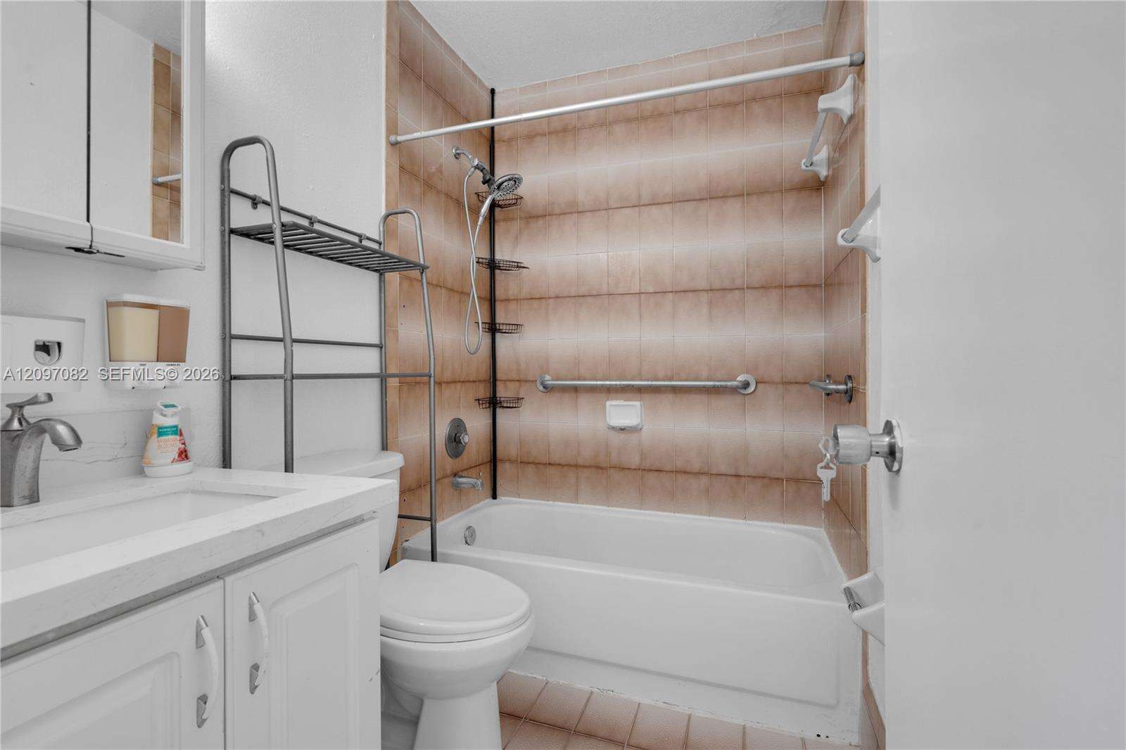 Alhambra Iv | Unit #13 Unit #13 | Picture 8