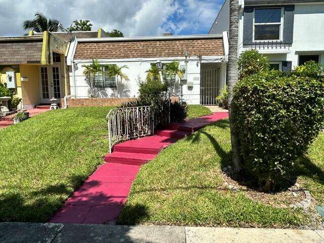 Executive Manors 20 52 42 | N/A N/A | Picture 1