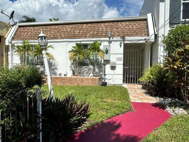 Executive Manors 20 52 42 | N/A N/A | Picture 2