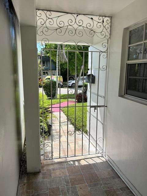 Executive Manors 20 52 42 | N/A N/A | Picture 3