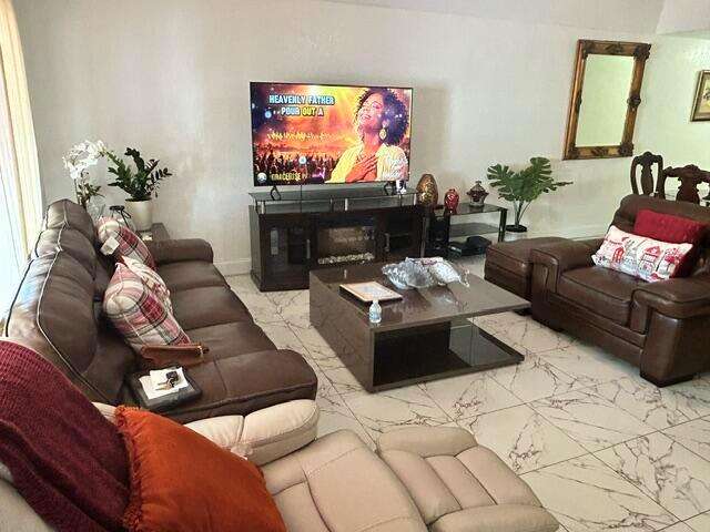 Executive Manors 20 52 42 | N/A N/A | Picture 7