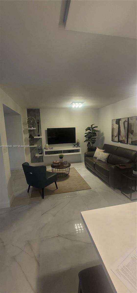 The Beach Club At Fontainebleau Park | Unit #I108 Unit #I108 | Picture 18
